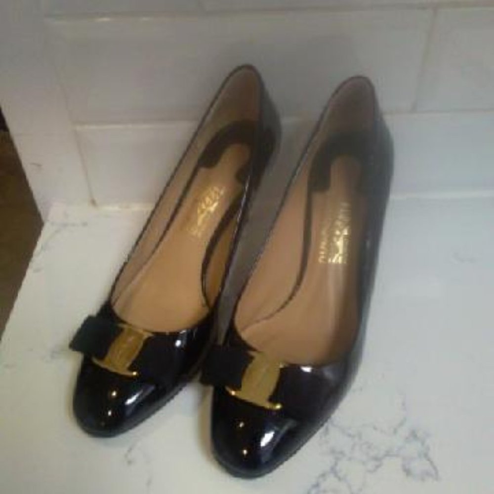 Ladies Salvatore Ferragamo Black Shoes Size 6.5